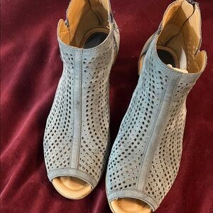 Earth Blue sandal 8.5